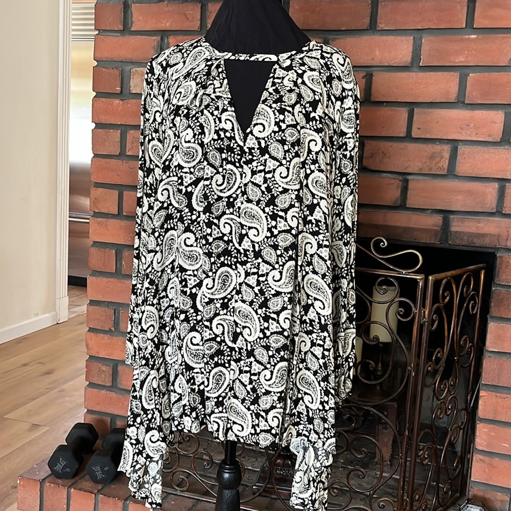 Gorgeous print paisley Boutique top ladies flowy top more of a cream and black - Picture 1 of 4